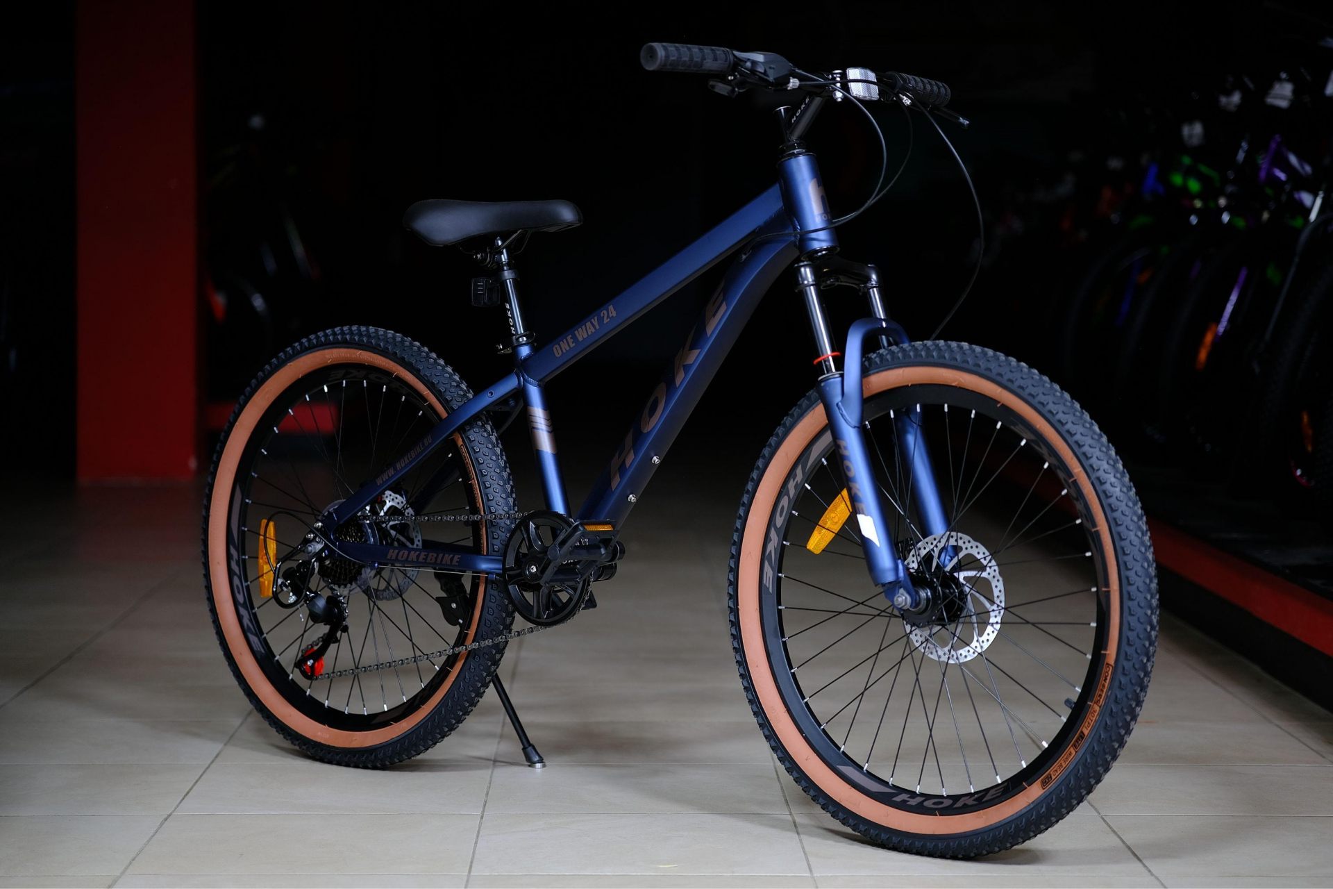 Обод 24 ALLOY двойной высокий, втулки стальные на промподшипниках
 HOKE ONE WAY 24 матовый синий-коричневый